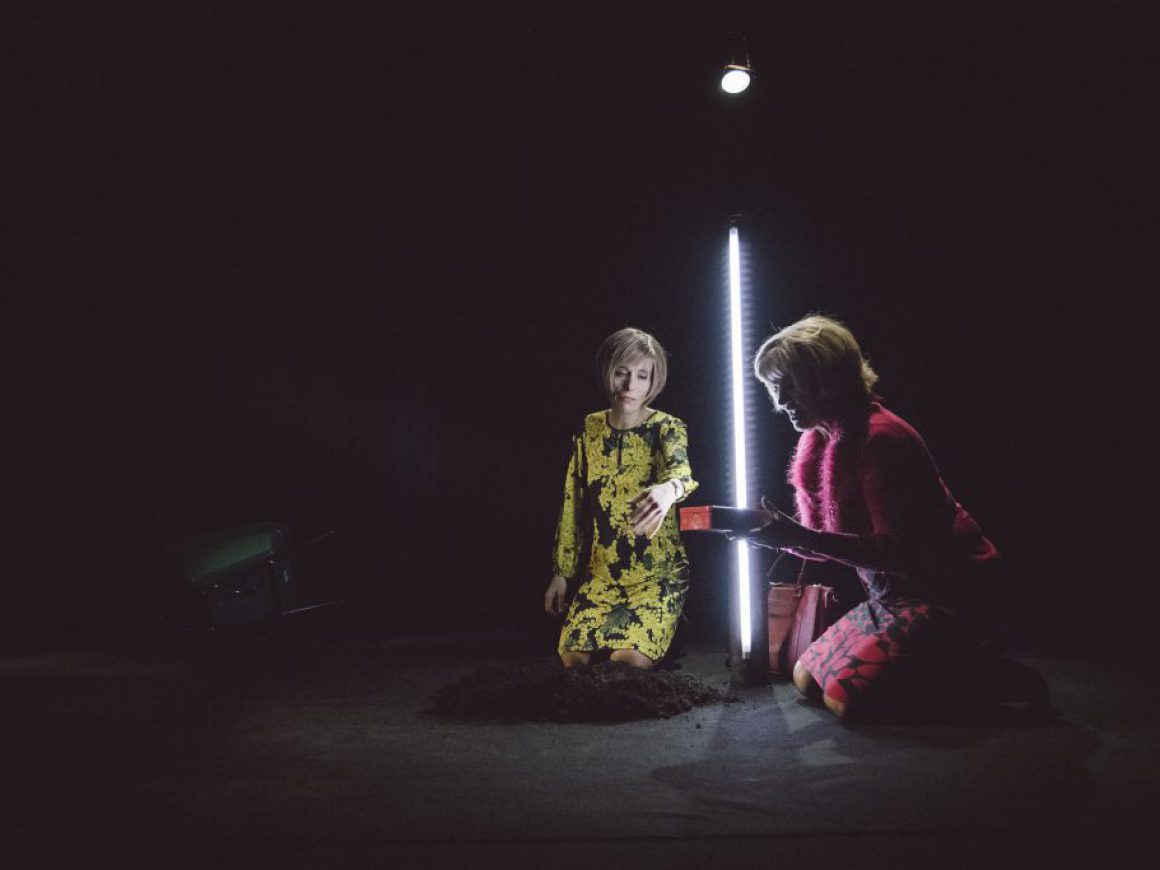 Deux petites dames vers le Nord